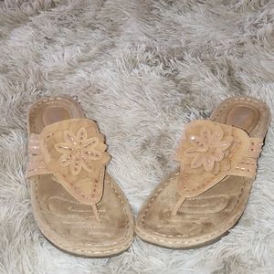 Comfy cute size 10 sandals